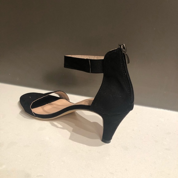 slender ankle strap - Picture 3 of 4